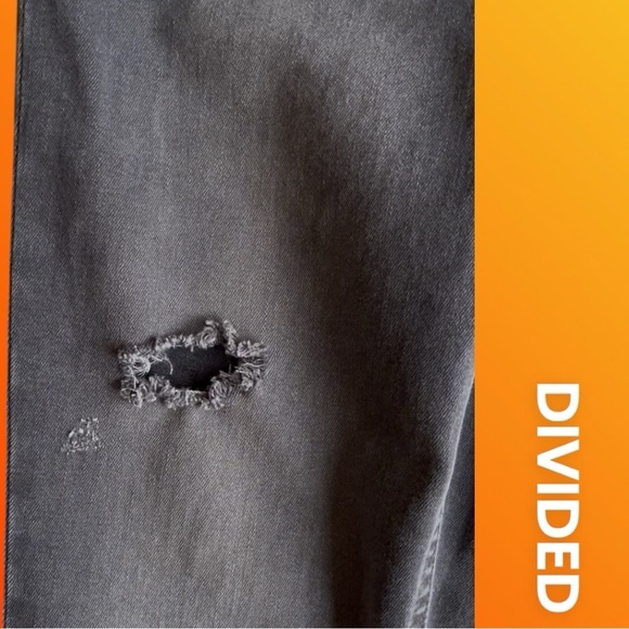 DIVIDED distressed jeans - Picture 5 of 9
